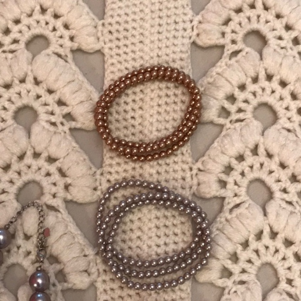 Faux Pearl Necklace & Bracelet Set - Picture 4 of 6